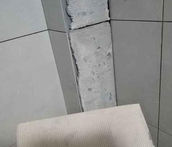 茂县瓷砖空鼓维修公司分享下厨房瓷砖脱落的补救措施。